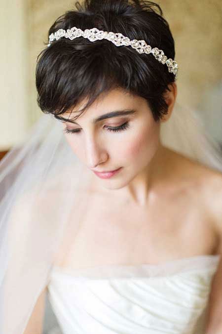 Acconciature sposa capelli corti con cerchietto