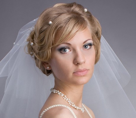 Acconciature sposa capelli corti mossi