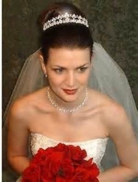 Acconciature sposa capelli lunghi con diadema