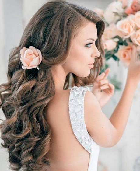 Acconciature sposa capelli sciolti lunghi