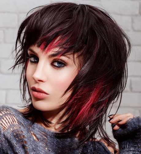 Capelli castani con meches rosse