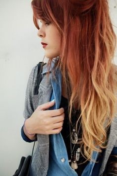 Capelli con meches rosse