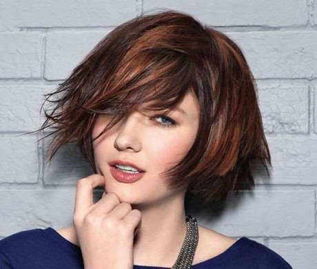Capelli corti con meches rosse