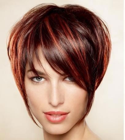 Capelli corti con meches rosse