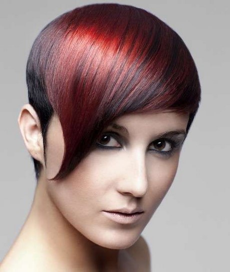 Capelli corti con meches rosse