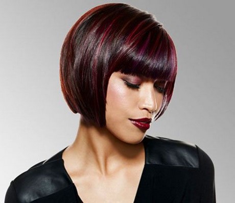 Capelli corti con meches rosse
