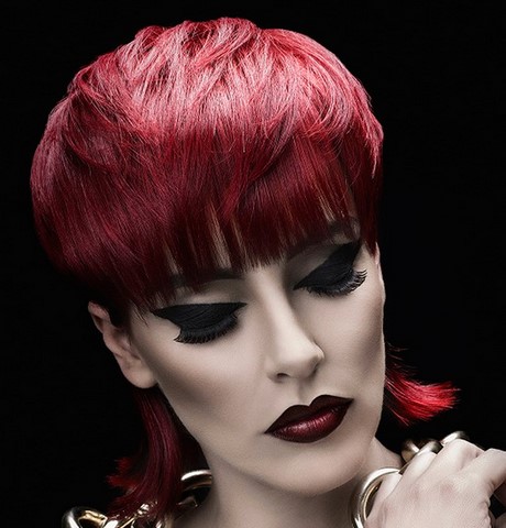 Capelli corti con meches rosse