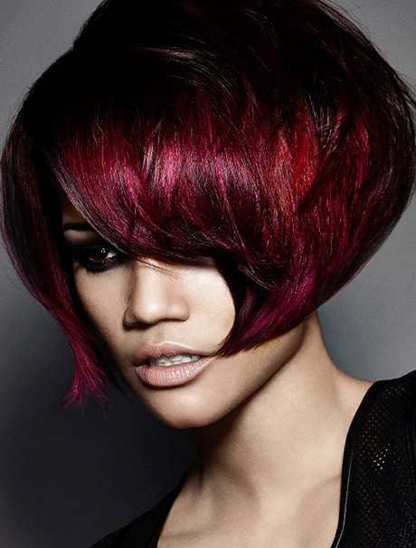 Capelli neri con meches rosse