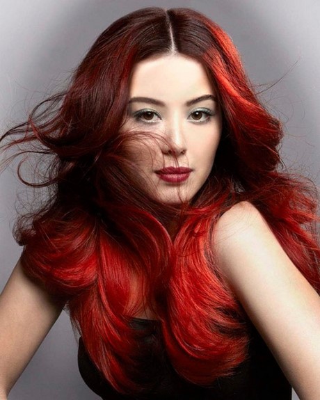 Meches rosse su capelli neri