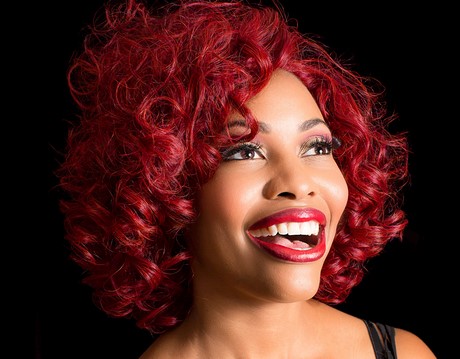 Meches rosse su capelli neri