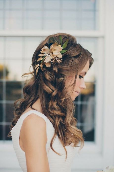 Acconciatura sposa 2020 capelli medi