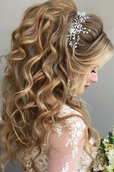 Acconciatura sposa capelli corti 2020