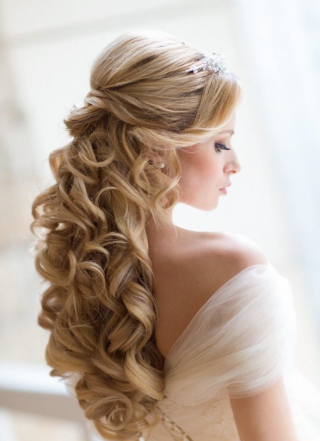 Acconciature per capelli lunghi sposa