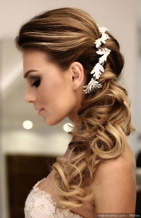 Acconciature sposa capelli lunghi semiraccolti