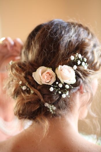 Capelli raccolti morbidi sposa