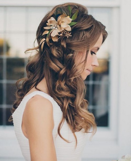 Pettinature capelli lunghi da sposa