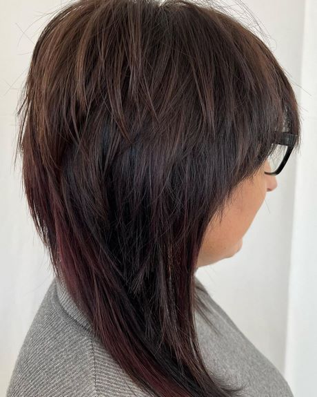 Tagli capelli corti scalati 2022