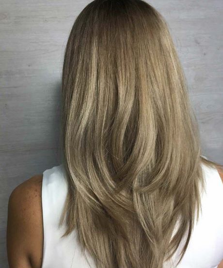 Taglio capelli ricci scalati 2022