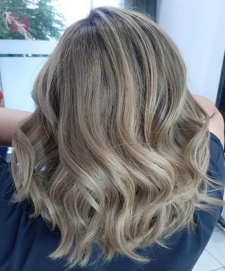 Capelli biondi 2021 tendenze