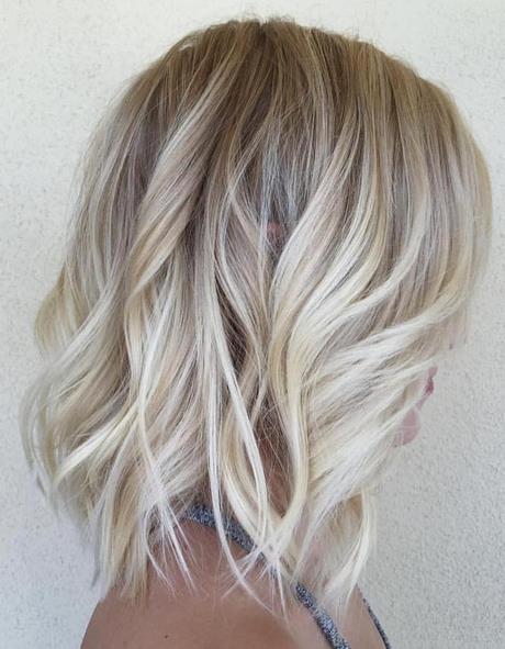 Pettinature capelli medi 2021