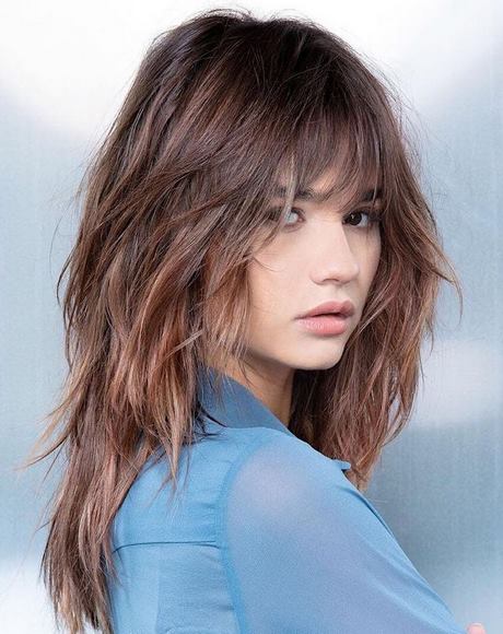 Pettinature capelli medi 2021
