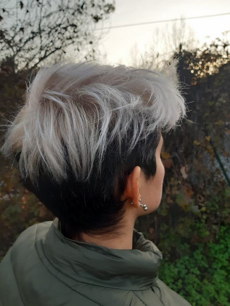Taglio e colore capelli corti 2021