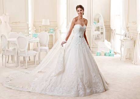 Acconciature sposa con velo lungo