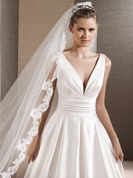 Acconciature sposa con velo lungo