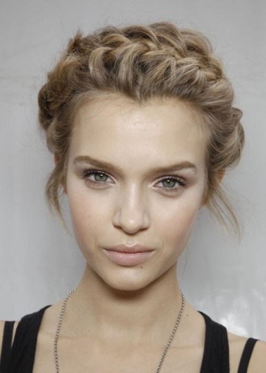 Acconciature treccia a cerchietto