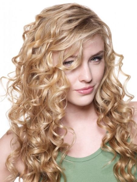 Capelli ricci con trecce