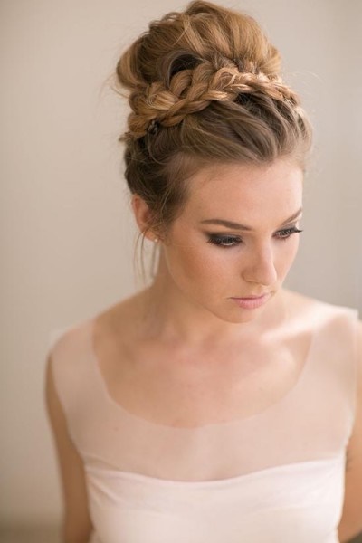 Chignon con treccia sotto