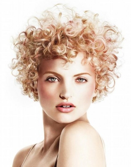 Foto tagli capelli corti e ricci