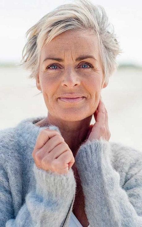 taglio-capelli-corti-a-50-anni