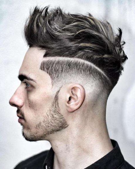 Capelli corti con cresta