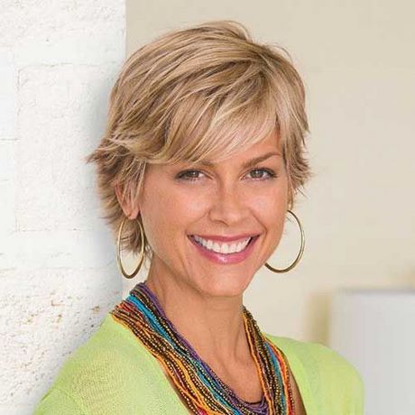 ﻿Taglio corto capelli lisci donna