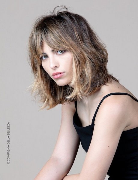 Moda capelli medi 2022