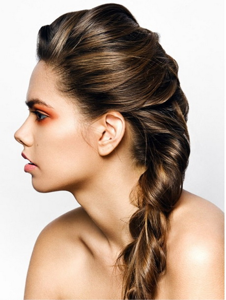 Acconciature capelli tirati