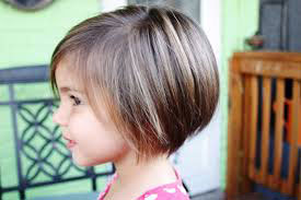 Capelli caschetto bambina