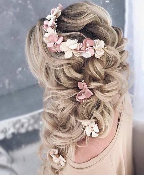 Capelli semiraccolti sposa