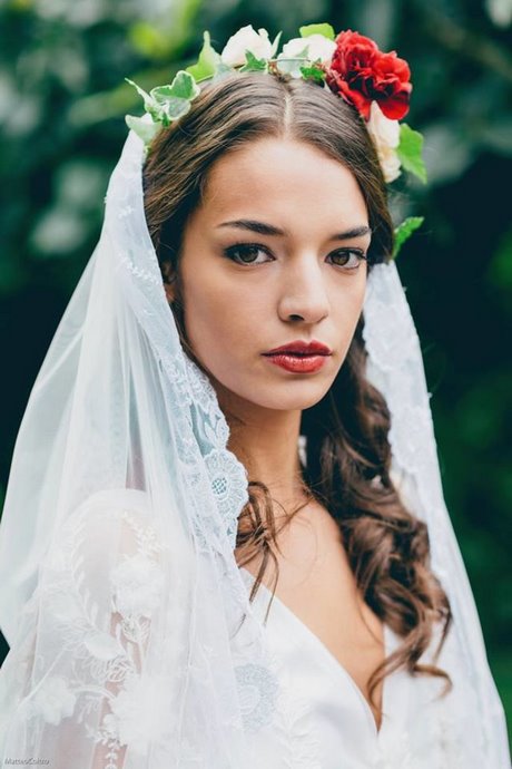 Capelli sposa con coroncina