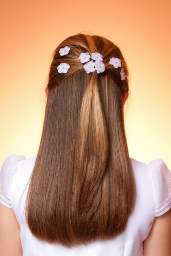 Acconciature bambina cerimonia capelli lunghi