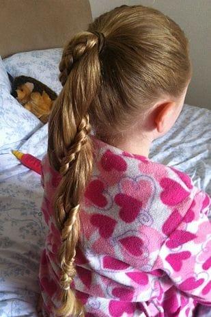 Acconciature bambina cerimonia capelli lunghi