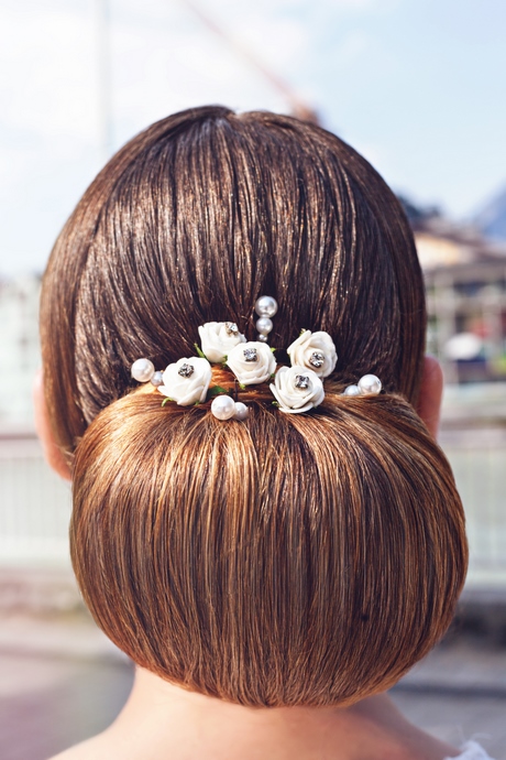 Capelli raccolti per un matrimonio