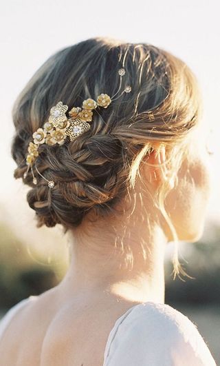 Pettinature capelli medi per matrimonio