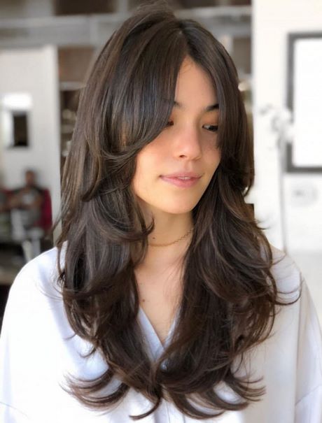Capelli lunghi con il ciuffo