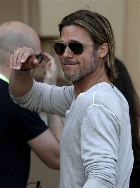 Capelli lunghi scalati riga in mezzo