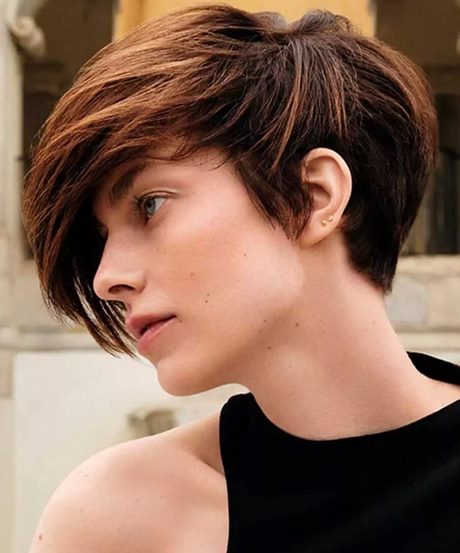 Tagli capelli corti donna 2022 2023