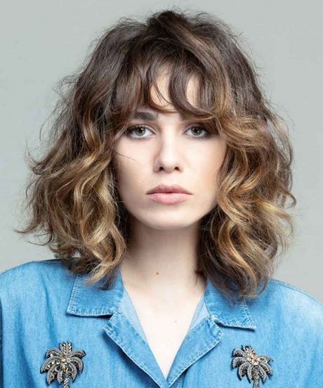 Tagli x capelli ricci 2023