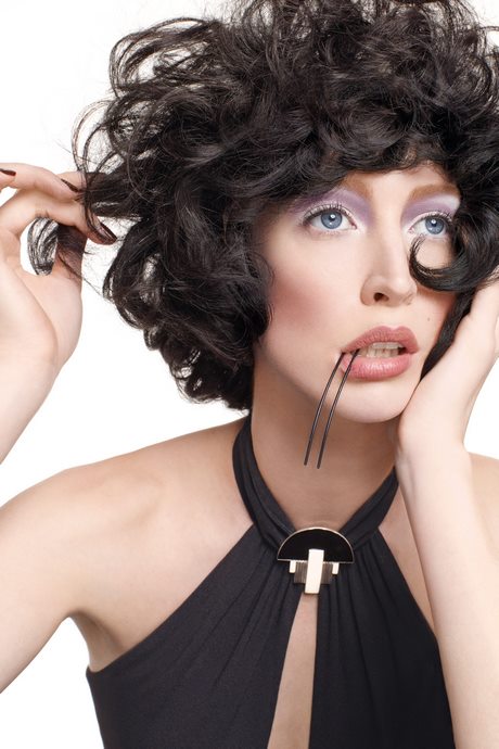 Tagli x capelli ricci 2023