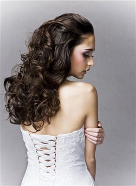 Acconciatura per sposa capelli lunghi